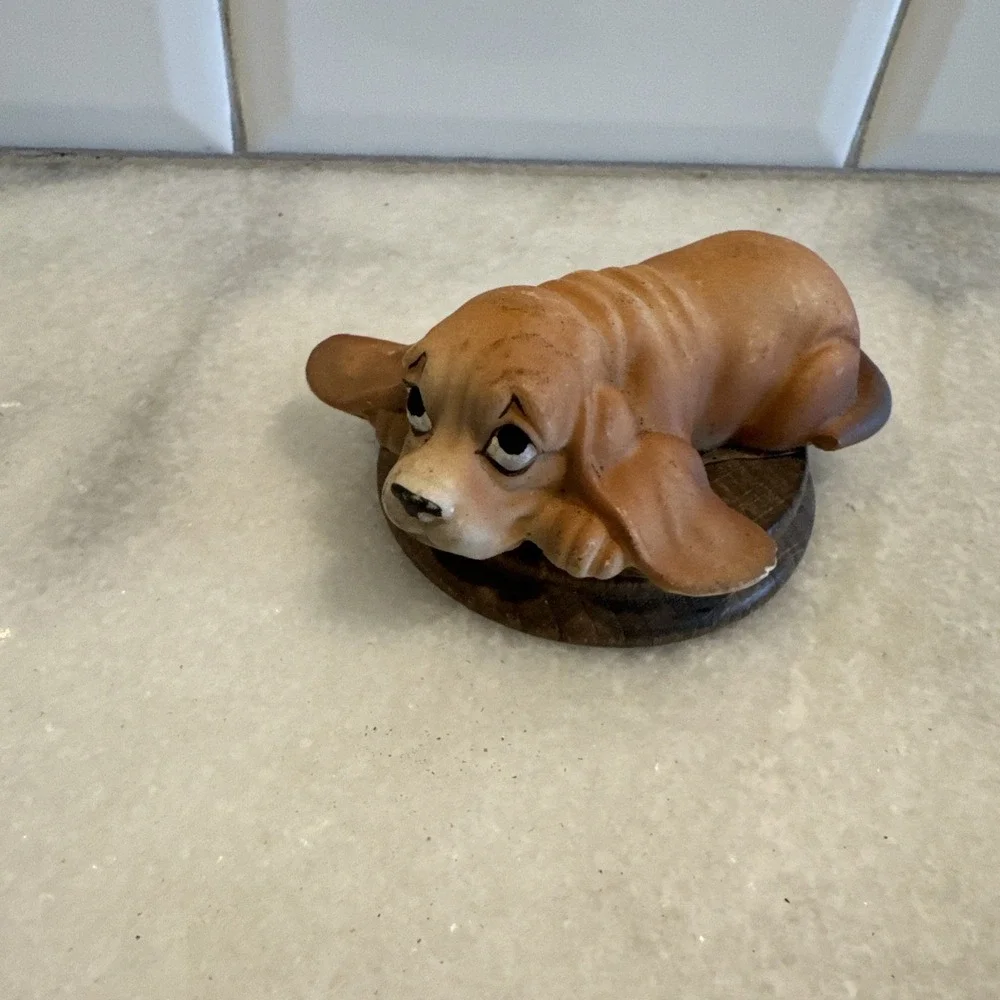 N. TICHE PORCELAIN BASSETT HOUND FIGURINE - Italy
